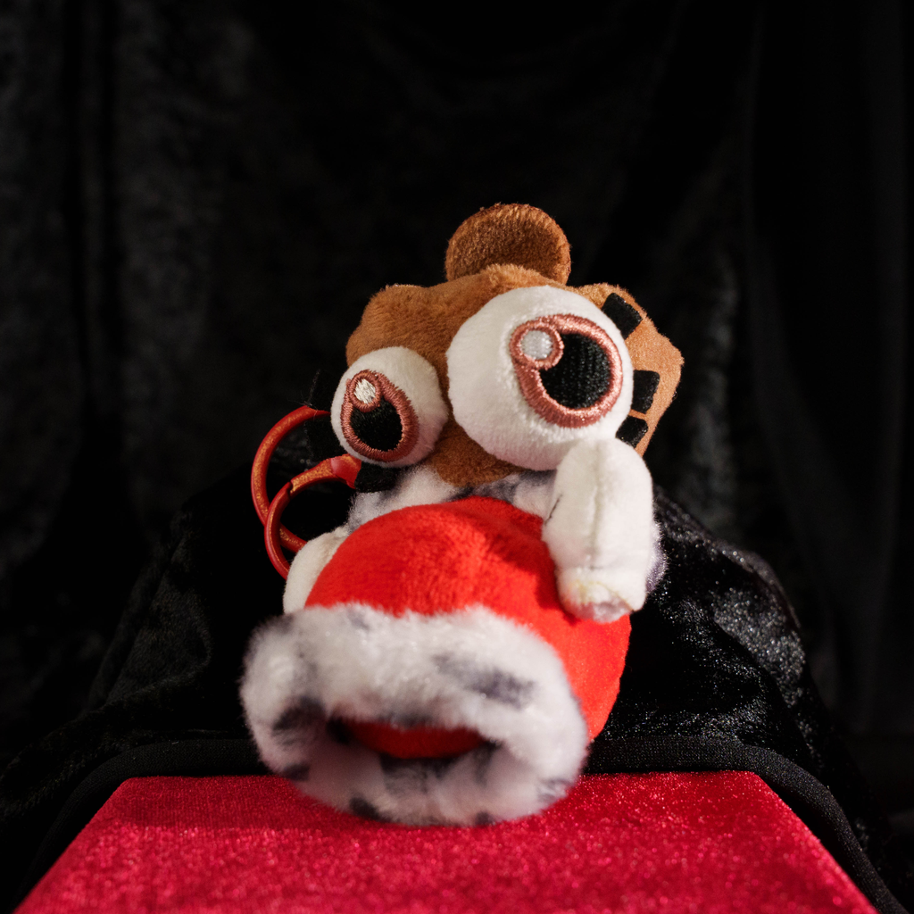 Kinger & Queenie Magnetic Plush Keychains