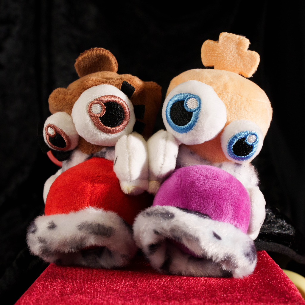 Kinger & Queenie Magnetic Plush Keychains