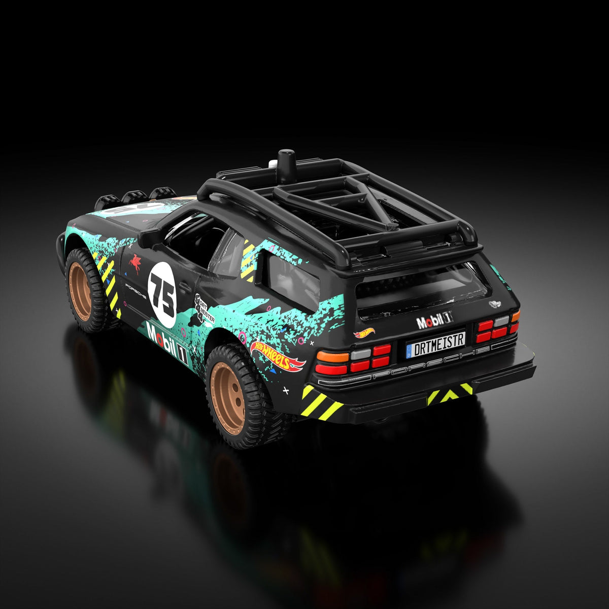 Hot Wheels Mobil 1 Porsche Dirtmeister 944
