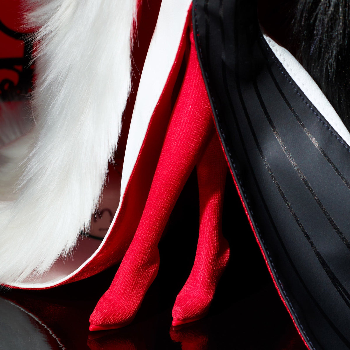Disney Darkness Descends Cruella De Vil Doll