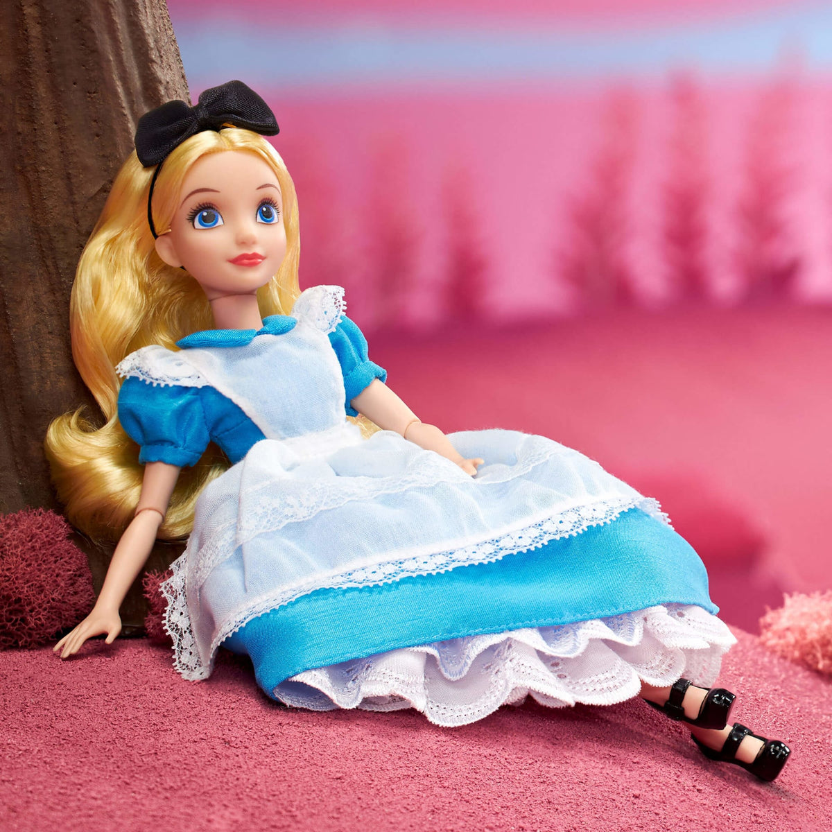 Disney Collector Alice in Wonderland Doll